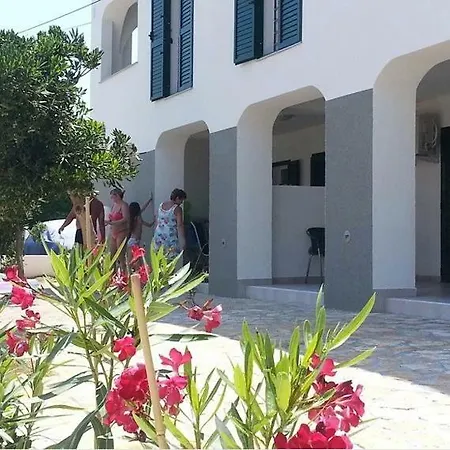 Luna-mar Apartman *