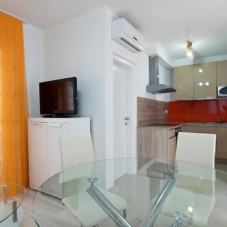 Luna-mar Apartman *