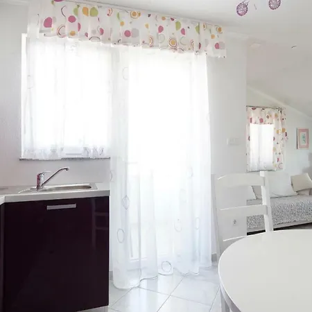 Luna-mar Apartman Pag Town