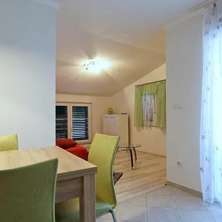 Luna-mar Apartman *
